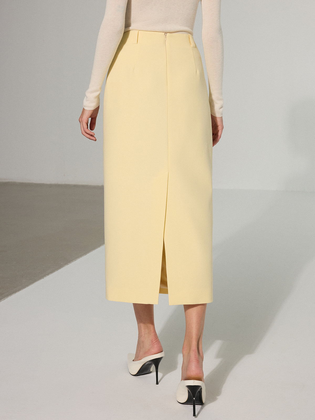 Decor Pocket Back Slit Midi Skirt
