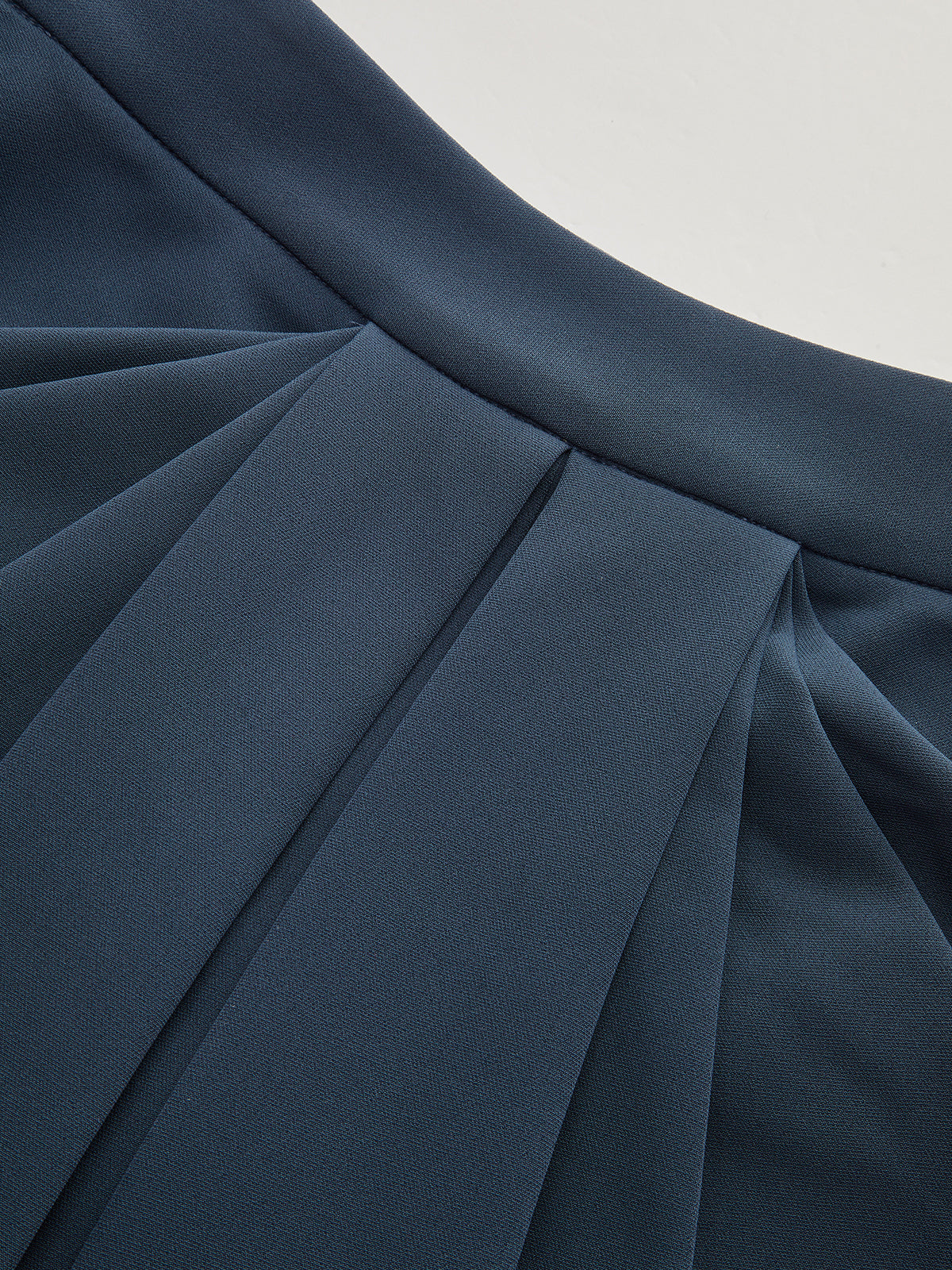 Pleated Detail Mid-Waist Maxi Skirt