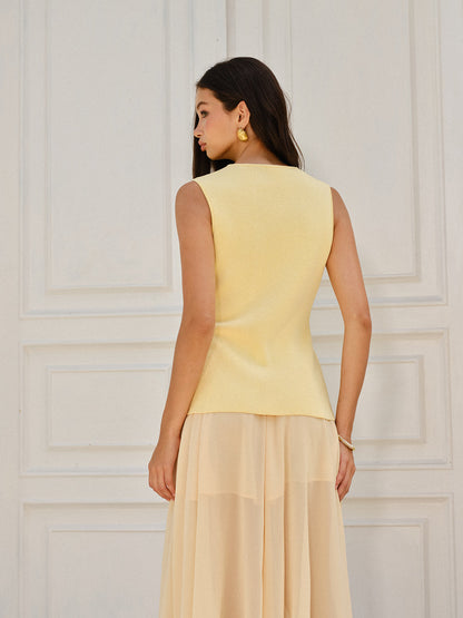 Sleeveless Square-Neck Buttoned Top With Split Hem
