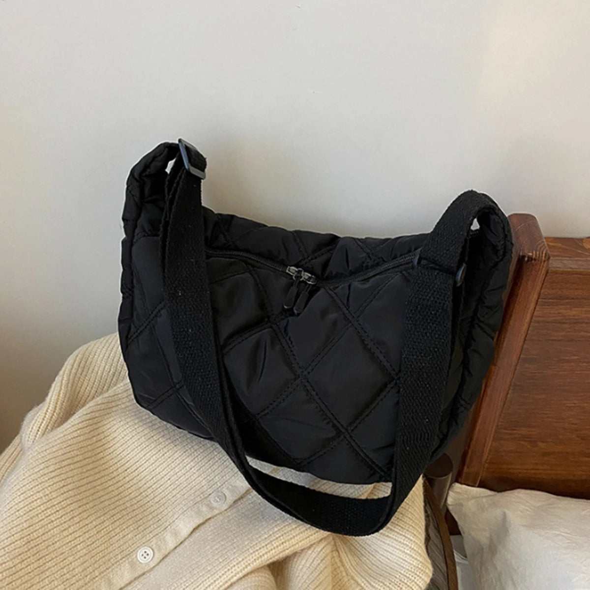 Black diamond check embroidered thread large capacity down Cloud Women's shoulder crossbody dumpling bag (without pendant)
