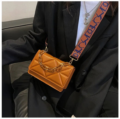 2024 New WOMEN'S Bags Korean Version of the Lingge Chain Shoulder Bag Solid Color Messenger Small Square Bag