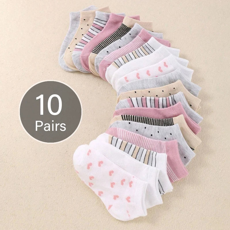 10 Pairs Adorable Kid's Socks - Comfortable Socks Suitable for Boys and Girls, Featuring Stripes and Heart-Shaped Patterns