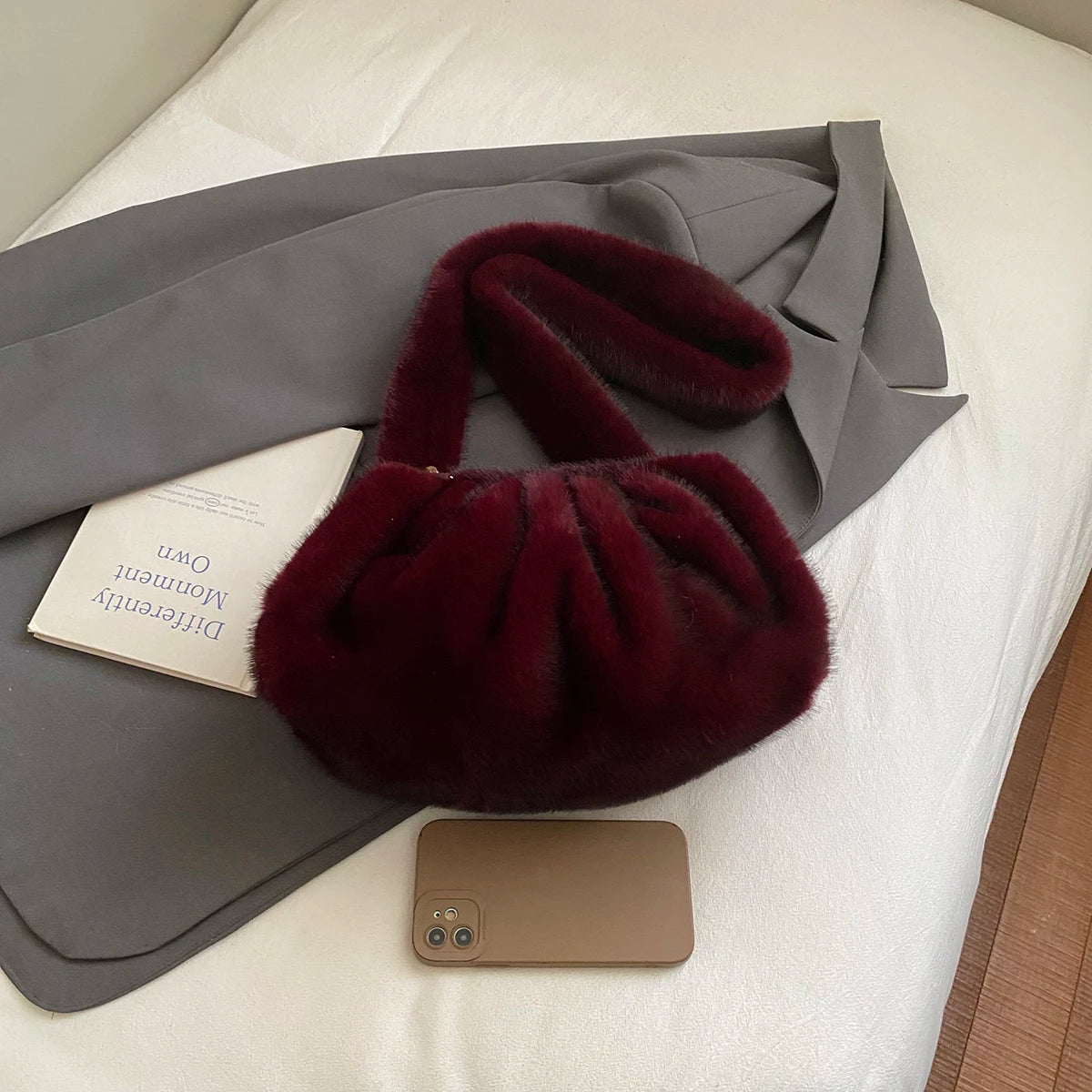 Fashionable Wrinkled Cloud Bag Soft Faux Fur Small Shoulder Bags for Women 2025 Winter Trend Korean Plush Handbags Crossbody Bag