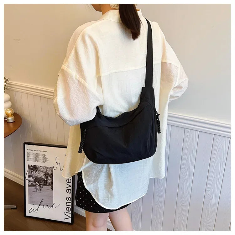 Fashionable and minimalist Korean version dumpling bag, popular this year, new high-quality shoulder bag, large capacity tote cr