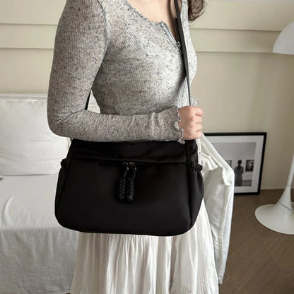 New style crossbody handbag for women, fashionable mini street small shoulder bag, lightweight and single-shoulder design.