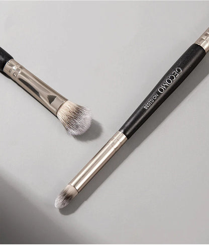 Double-headed painting eyeshadow brush novice makeup brush soft hair does not eat powder natural dizzy dye easy makeup