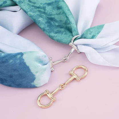 2pcs Horseshoe Scarf Buckle Universal Multi-purpose Metal Scarfs Buckles Simple and Versatile Corners Scarf Knotted Buckle