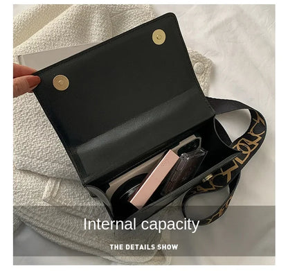 2024 New WOMEN'S Bags Korean Version of the Lingge Chain Shoulder Bag Solid Color Messenger Small Square Bag