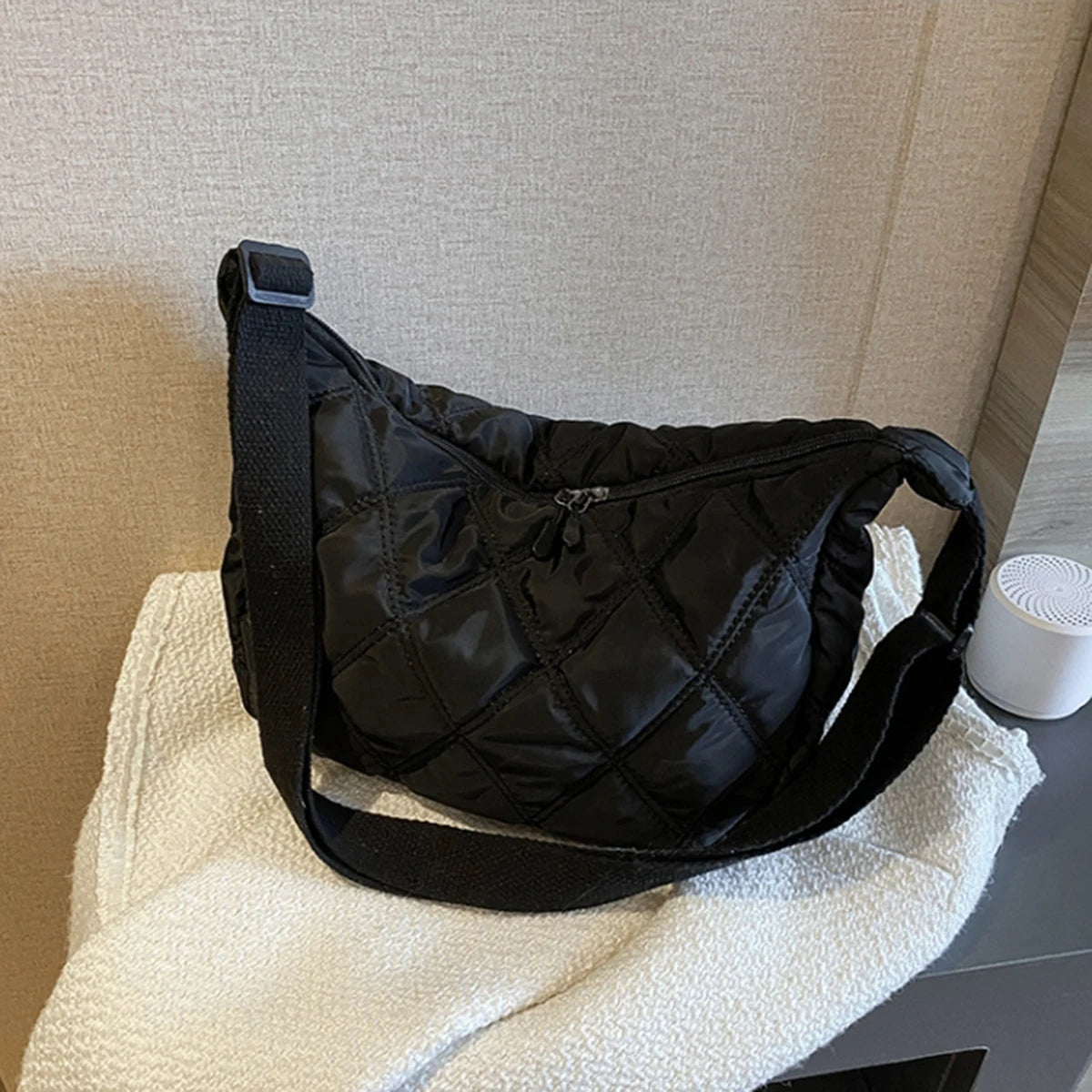 Black diamond check embroidered thread large capacity down Cloud Women's shoulder crossbody dumpling bag (without pendant)