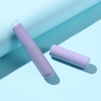 Silicone lip brush with protective cap - oval head suitable for applying lipstick and concealer, free alcohol, wooden handle