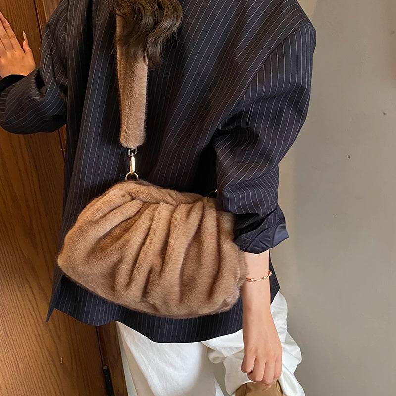 Fashionable Wrinkled Cloud Bag Soft Faux Fur Small Shoulder Bags for Women 2025 Winter Trend Korean Plush Handbags Crossbody Bag