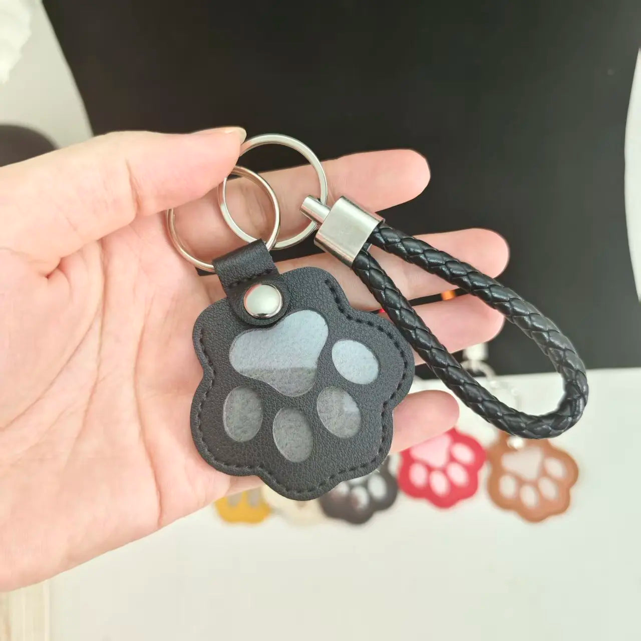 PU Leather Pet Hair Storage Bag Multi-Functional Portable Keychain Pet Memorial Keychain Keepsake Hair Storage for Pet Lovers