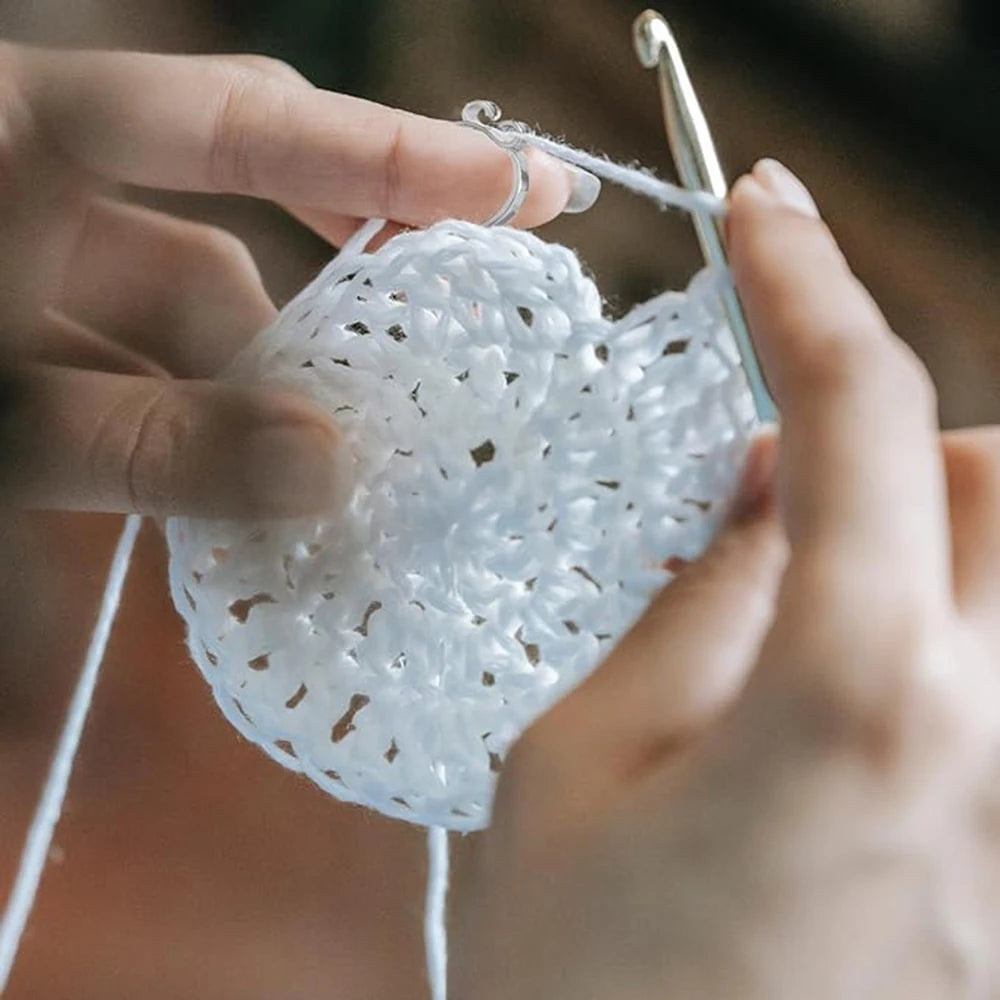 2pcs Adjustable Knitting Crochet Loop Ring Knittied Yarn Guide Finger Faster Holder Thimble Crocheters Thread Ring Sewing Tools