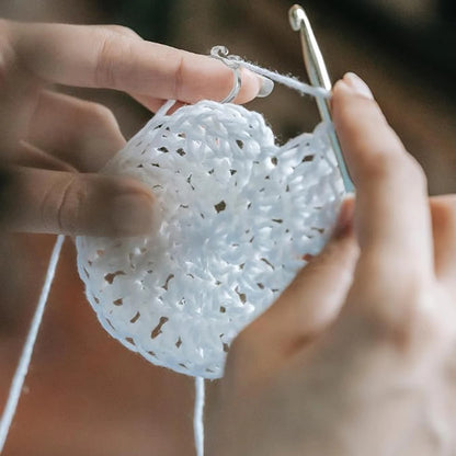 2pcs Adjustable Knitting Crochet Loop Ring Knittied Yarn Guide Finger Faster Holder Thimble Crocheters Thread Ring Sewing Tools