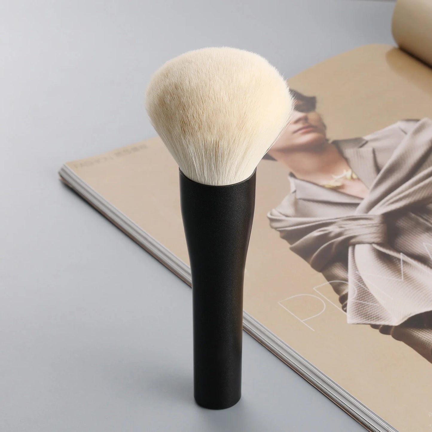 Single large powder brush quality makeup brush professional makeup tools
