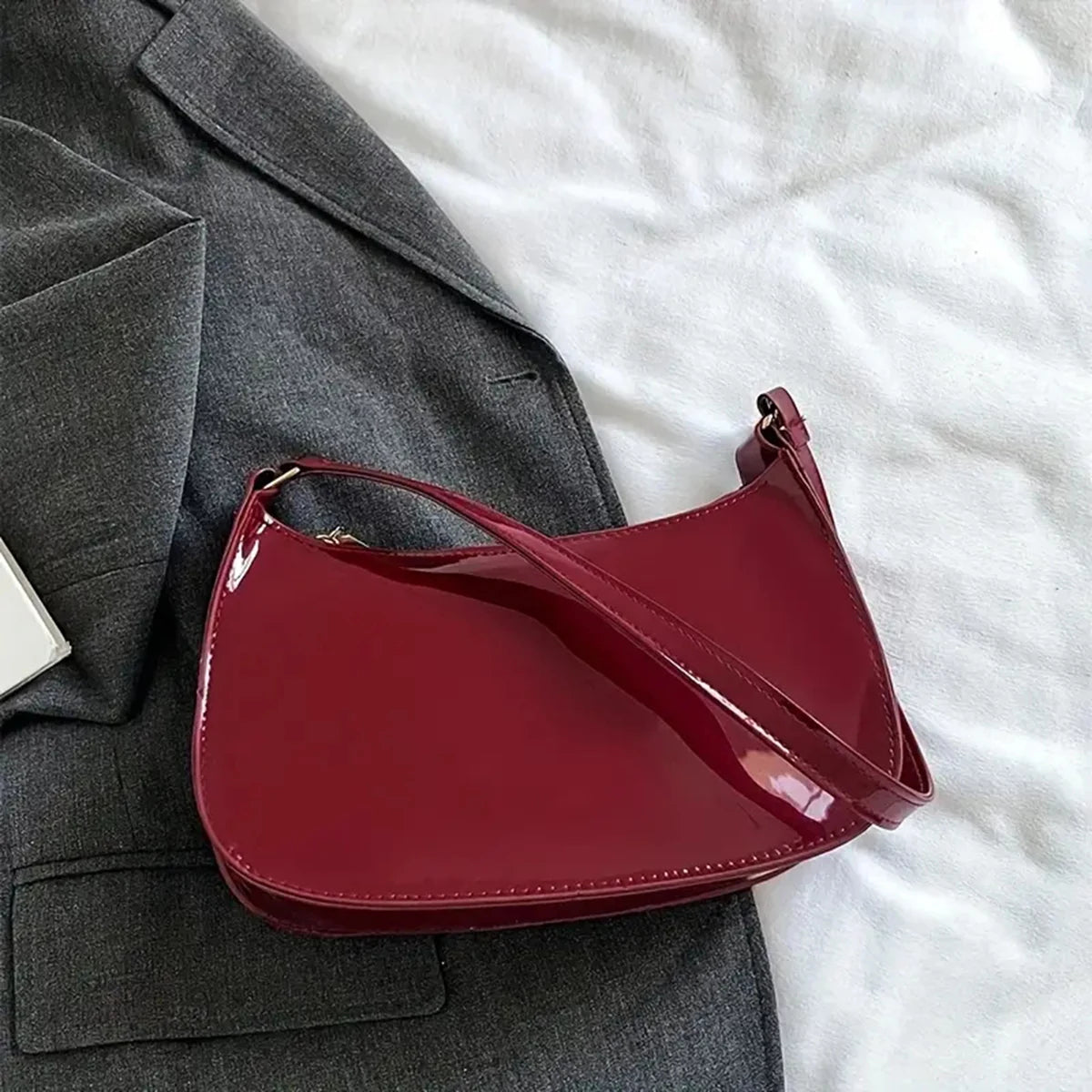 Red high-end bag for women, retro hand-held underarm bag, foreign-style small patent leather bag for young girls, single shoulde