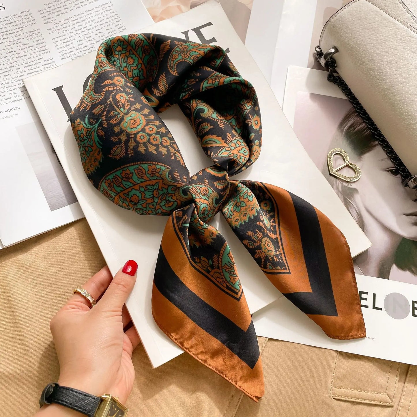 2025 New Fashion Luxury Printed Square Shawl Women 70x70cm Pashmina Silk Scarf Neck Headband Bandana