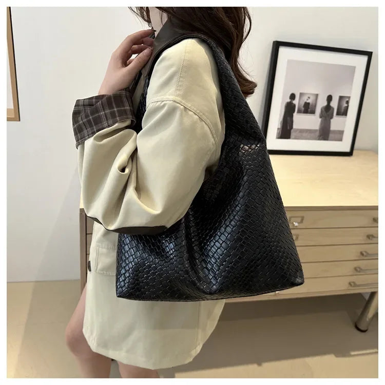Minimalist Hobo Tote Bag for Women - Retro Elegant Large Capacity Shoulder Bag for Work, Travel & Daily Use