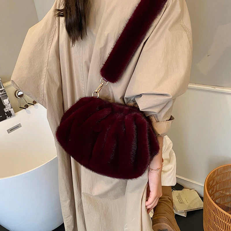Fashionable Wrinkled Cloud Bag Soft Faux Fur Small Shoulder Bags for Women 2025 Winter Trend Korean Plush Handbags Crossbody Bag