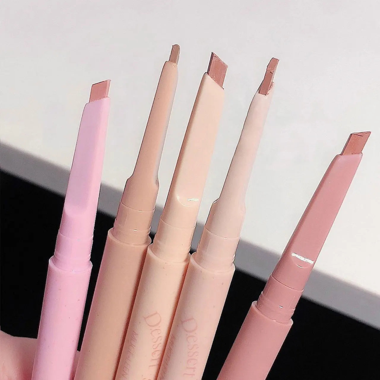 MUGE LEEN Dessert Lip Liner automatically swivel waterproof, long-laswet n wild Perfect Pout Gel Lip Liner | Comes Naturally