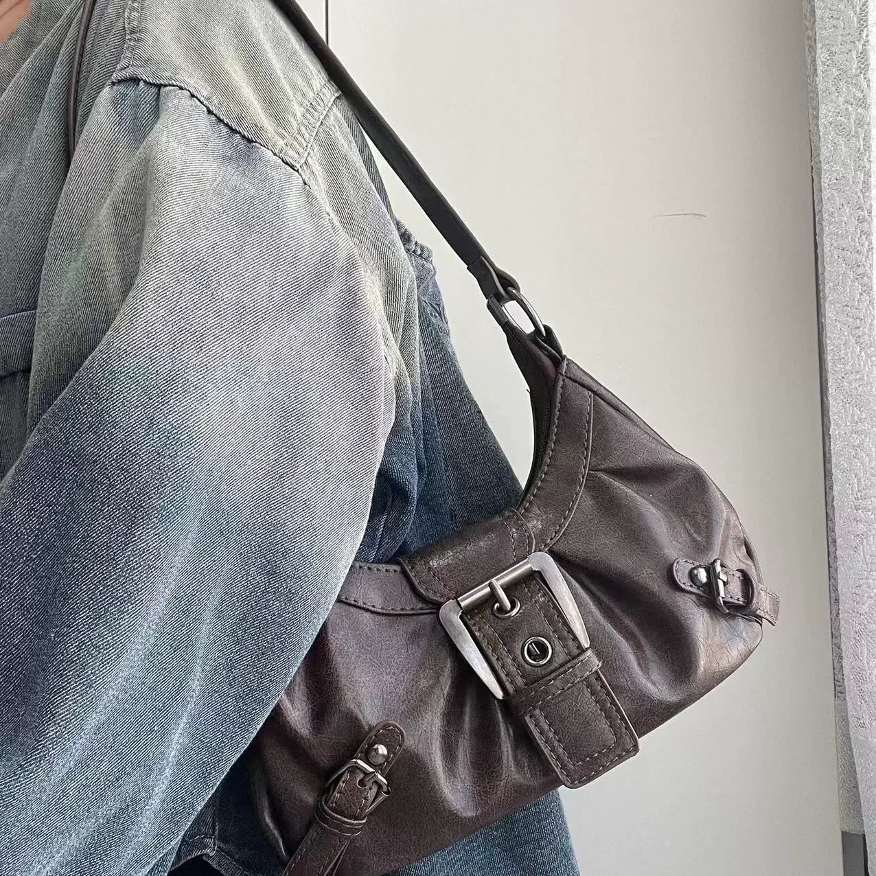 Shoulder Bags Y2K Retro Style Shoulder Bag, Maillard Pleated Rivet Armpit Bag, Fashionable Ladies Cool Leather Shoulder Bag