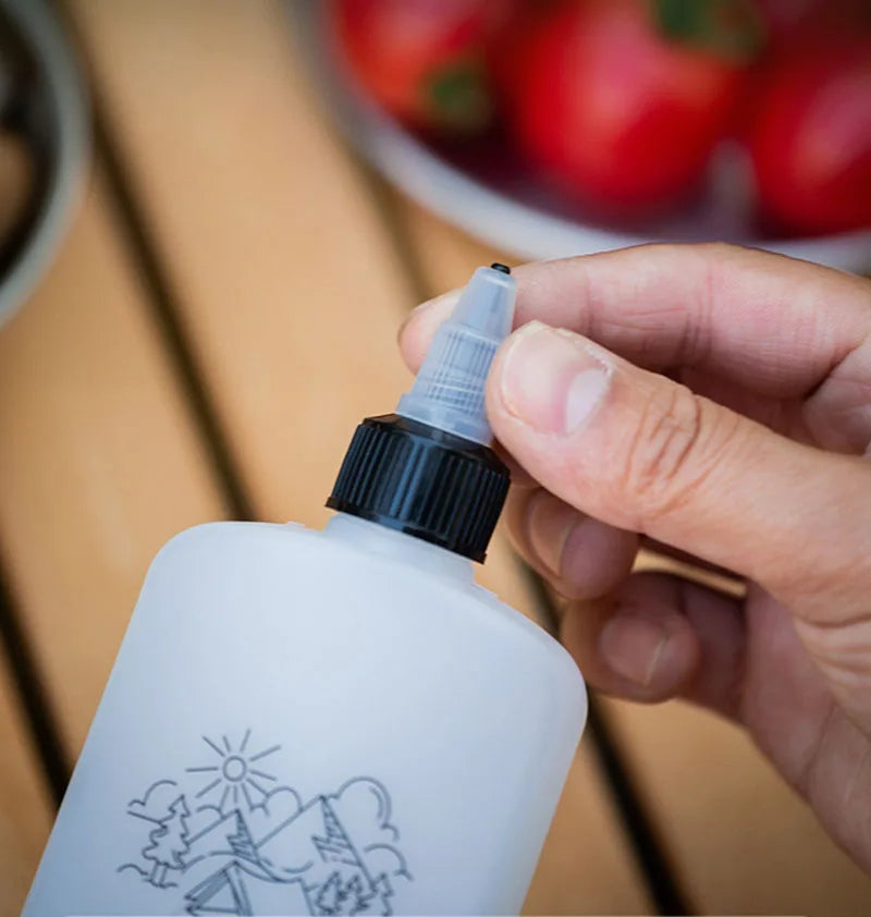 Outdoor Camping Oil Dispenser Bottle 120ml Leakproof Vinegar Jar Squeeze Bottle with Twist Top Cap HDPE for Cooking Grilling