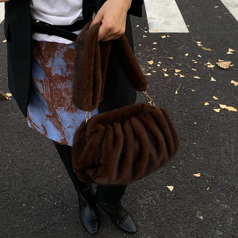 Fashionable Wrinkled Cloud Bag Soft Faux Fur Small Shoulder Bags for Women 2025 Winter Trend Korean Plush Handbags Crossbody Bag