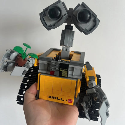 Disney 687PCS Creative Wall E Robot MOC Building Block 21303 DIY model Home decoration gift toys for children and adults