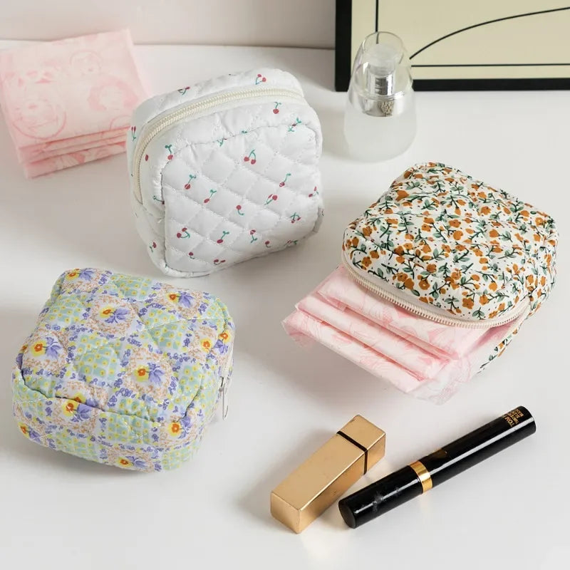 Heart Print Sanitary Napkins Storage Bag Feminine Period Pouch Portable Tampon Organizer Bag Mini Makeup Lipstick Storage Pouch
