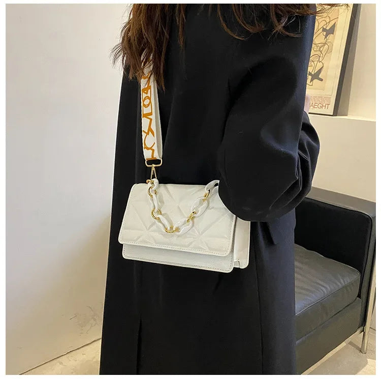 2024 New WOMEN'S Bags Korean Version of the Lingge Chain Shoulder Bag Solid Color Messenger Small Square Bag