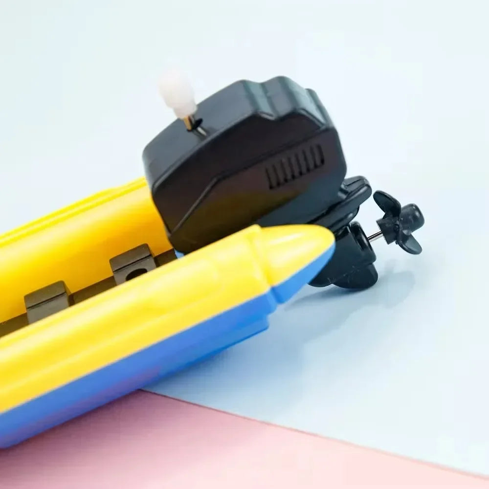1pc Speed Boat Clockwork Toys Ship Wind Up Float In Water Kid Toys Classic Bathtub Shower Bath Toy for Children‘s Gift Boy Toys