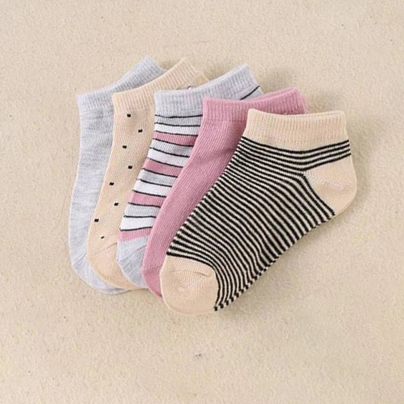 10 Pairs Adorable Kid's Socks - Comfortable Socks Suitable for Boys and Girls, Featuring Stripes and Heart-Shaped Patterns