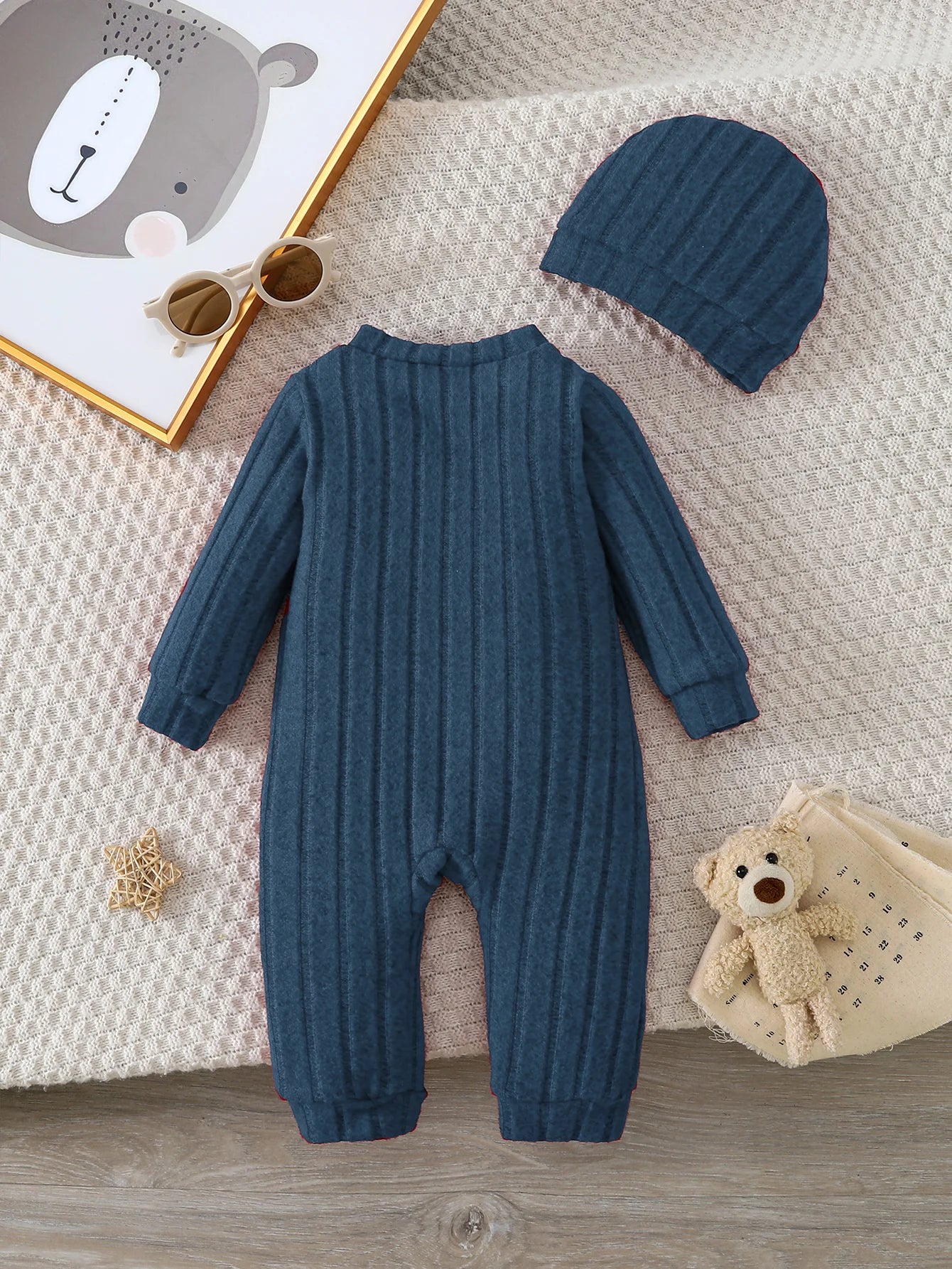 【Baby Boy】Autumn & Winter Red Onesie with Front Single-Breasted Buttons and Cute Bear Badge on Chest + Red Hat Set Featuring a W