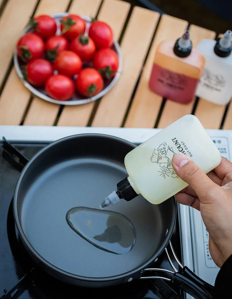 Outdoor Camping Oil Dispenser Bottle 120ml Leakproof Vinegar Jar Squeeze Bottle with Twist Top Cap HDPE for Cooking Grilling