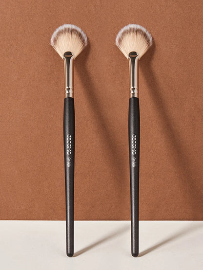 Powder blusher high gloss brush, soft hair, no powder, easy to apply makeup, novice powder blusher makeup brush, beauty tool