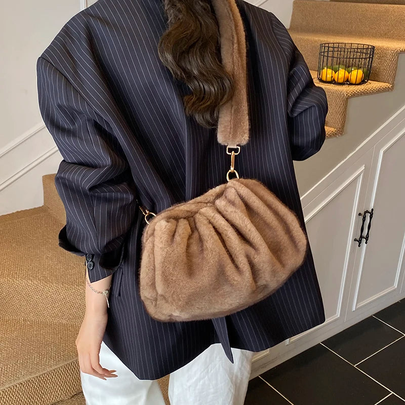 Fashionable Wrinkled Cloud Bag Soft Faux Fur Small Shoulder Bags for Women 2025 Winter Trend Korean Plush Handbags Crossbody Bag