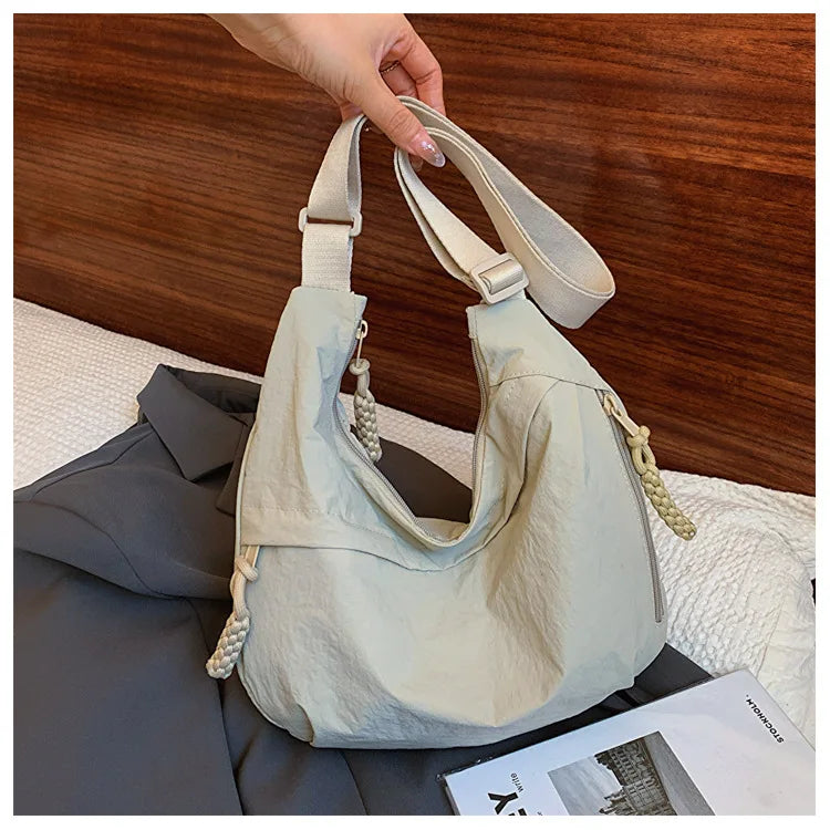 Fashionable and minimalist Korean version dumpling bag, popular this year, new high-quality shoulder bag, large capacity tote cr