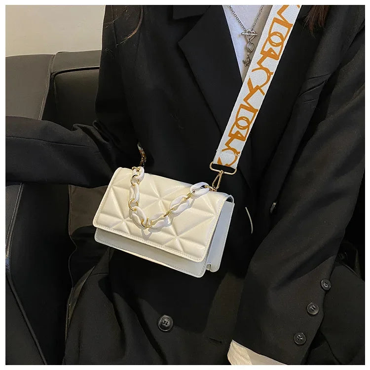2024 New WOMEN'S Bags Korean Version of the Lingge Chain Shoulder Bag Solid Color Messenger Small Square Bag