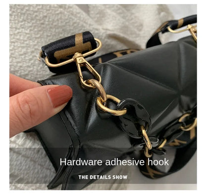 2024 New WOMEN'S Bags Korean Version of the Lingge Chain Shoulder Bag Solid Color Messenger Small Square Bag