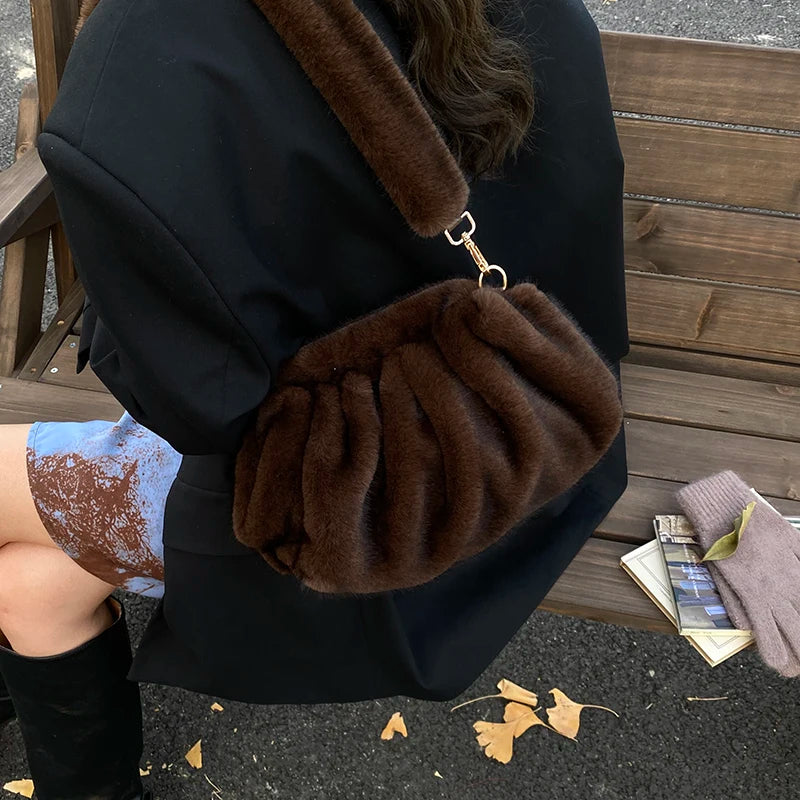 Fashionable Wrinkled Cloud Bag Soft Faux Fur Small Shoulder Bags for Women 2025 Winter Trend Korean Plush Handbags Crossbody Bag