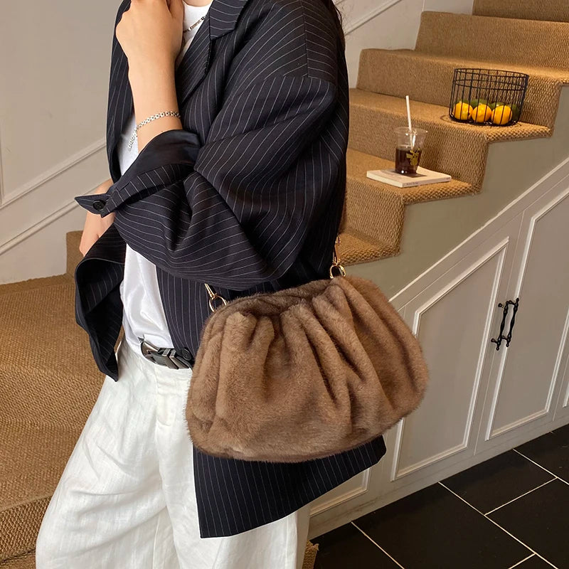 Fashionable Wrinkled Cloud Bag Soft Faux Fur Small Shoulder Bags for Women 2025 Winter Trend Korean Plush Handbags Crossbody Bag