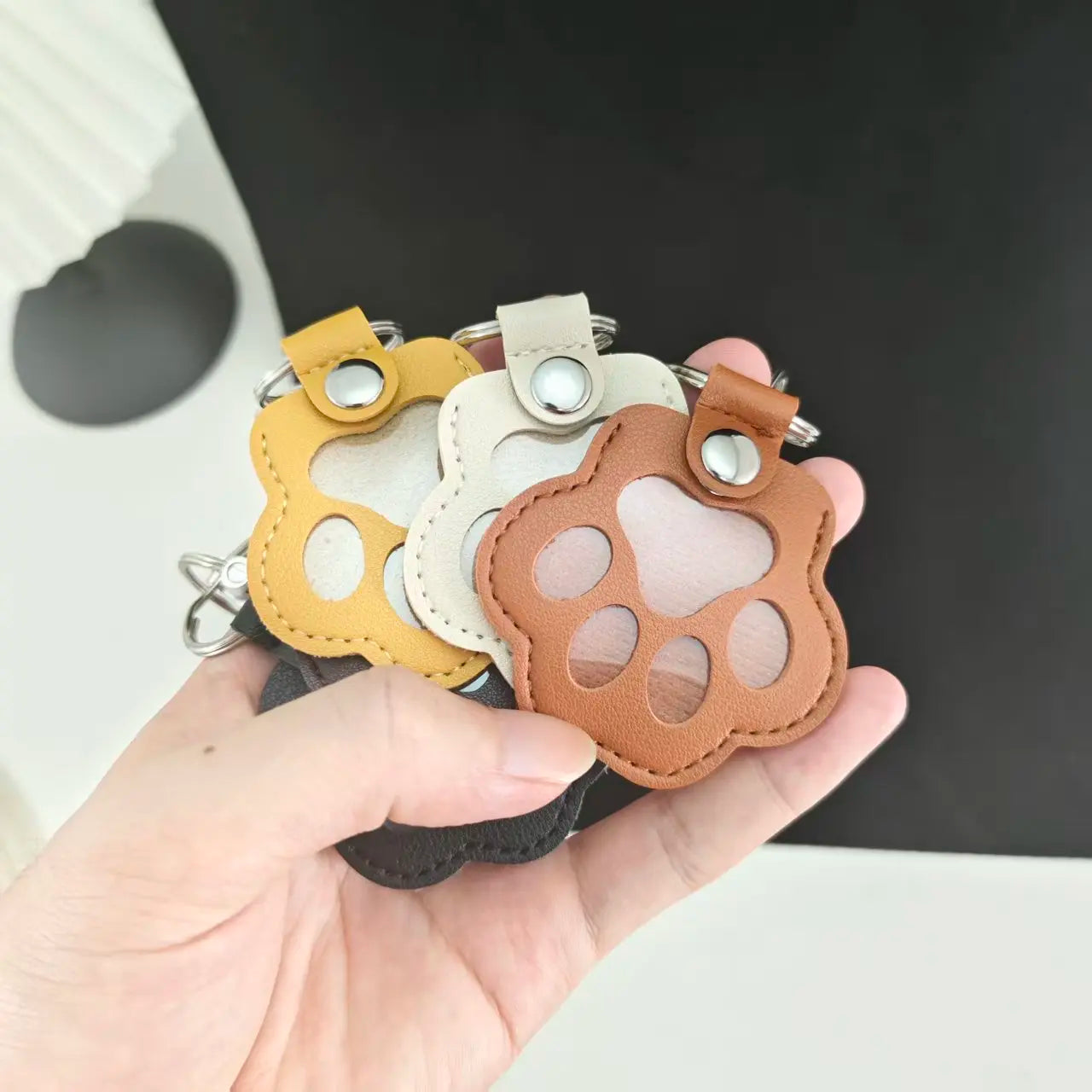 PU Leather Pet Hair Storage Bag Multi-Functional Portable Keychain Pet Memorial Keychain Keepsake Hair Storage for Pet Lovers