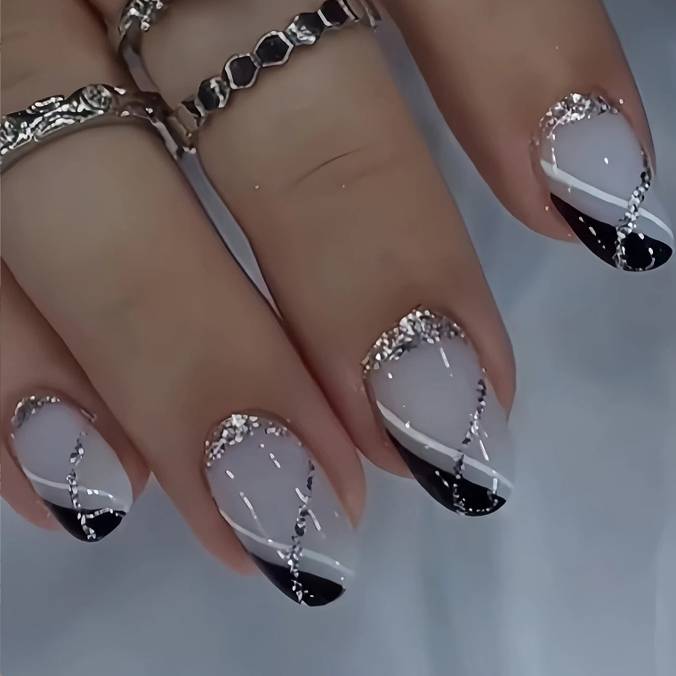 24PCS/ medium almond nail, red love pattern decoration, gold line outline, exquisite elegance, simple and generous, suitable for