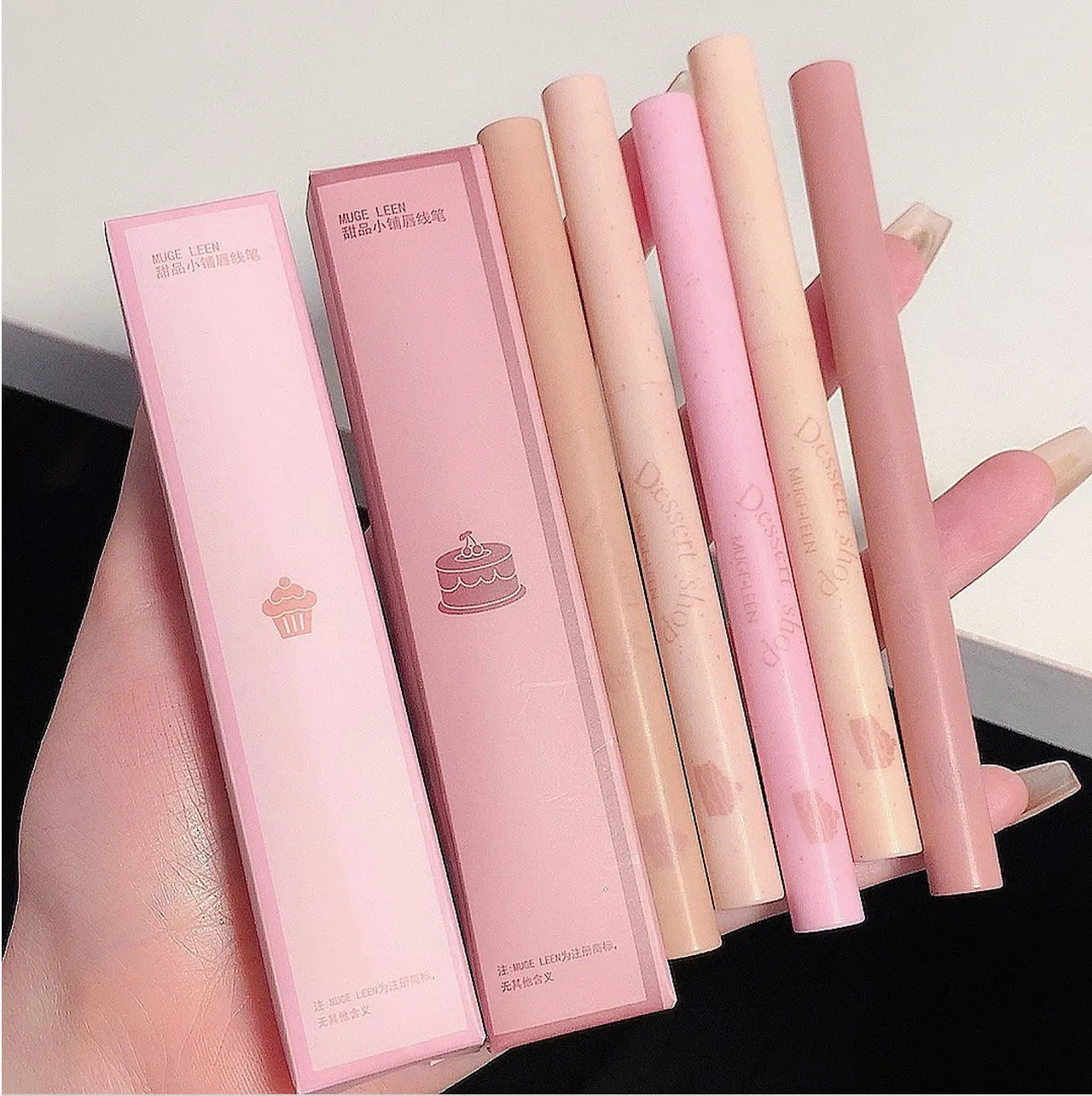 MUGE LEEN Dessert Lip Liner automatically swivel waterproof, long-laswet n wild Perfect Pout Gel Lip Liner | Comes Naturally