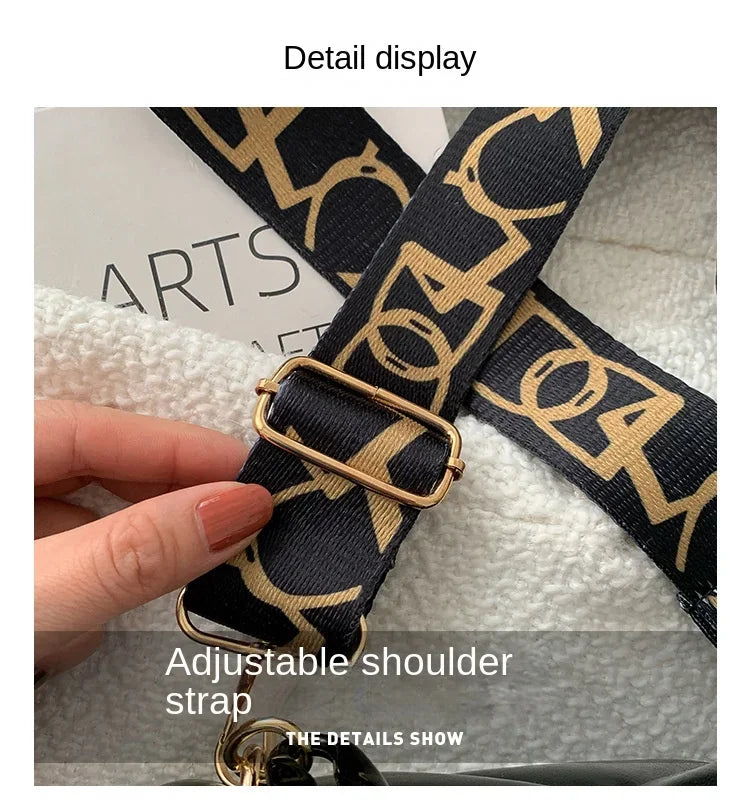 2024 New WOMEN'S Bags Korean Version of the Lingge Chain Shoulder Bag Solid Color Messenger Small Square Bag