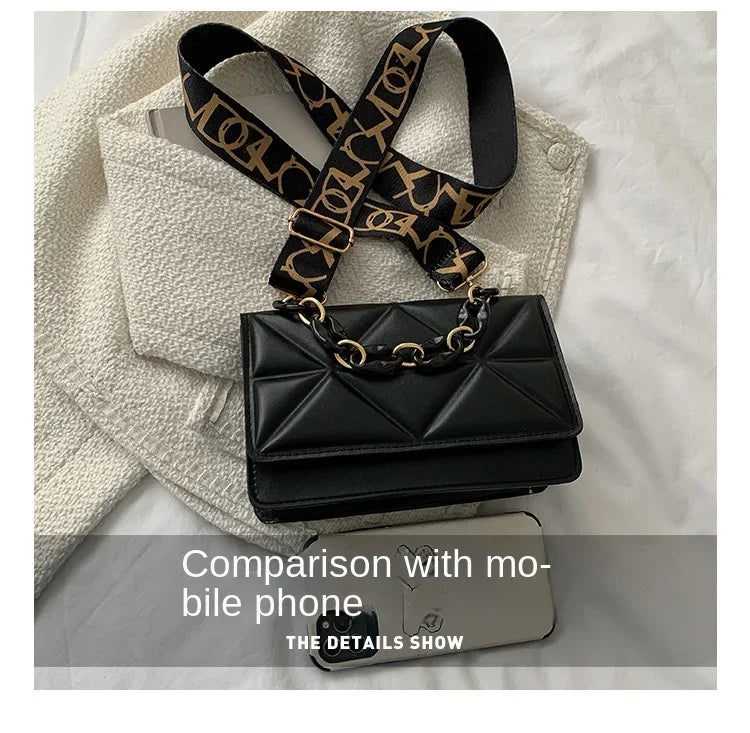 2024 New WOMEN'S Bags Korean Version of the Lingge Chain Shoulder Bag Solid Color Messenger Small Square Bag